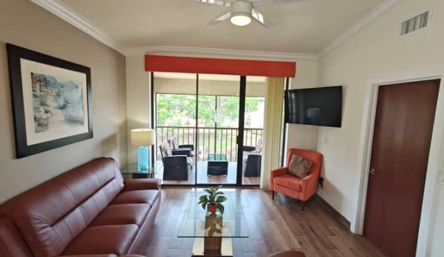 Stylish Lakefront Condo Near IMG & Anna Maria Island w/Two Pools and Hot Tubs