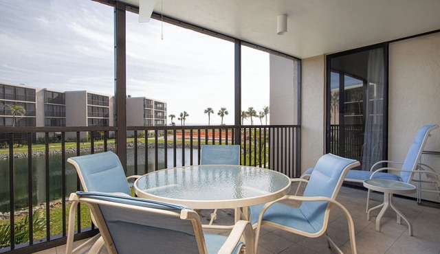 Gulf View, Two Bedroom Unit with Den - Sundial R203