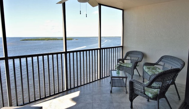 Sanibel Harbour Resort Bay View Tower 1032: Home away from Home but on the beach!