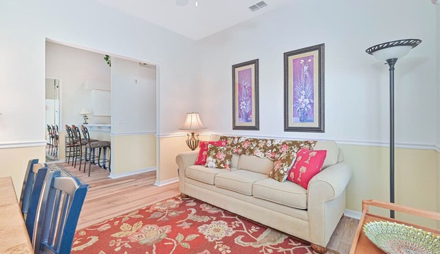 Country Creek - Charming and Light Corner Condo with Golf !