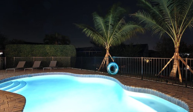 Seaside Memories - 10 minutes to the beach, lake view, pool, A/C gaming room