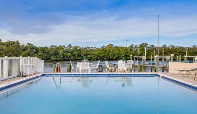 1/2 Mi to Beach! Siesta Key Home w/Lanai