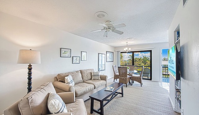 Canal front Complex Located on Causeway Road in Sanibel - Tennisplace B31