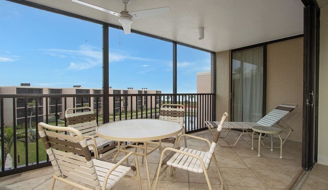 Gulf View, Two Bedroom Unit with Den - Sundial S302
