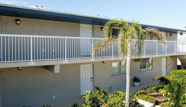 Island Beach Club 22 - Anna Maria Island - Condo 2 Bedroom/1 Bath gulf front , maximum occupancy of 4 people.