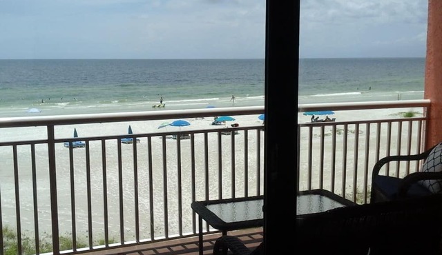Beautiful beachfront couples retreat #202