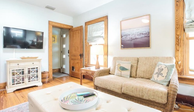 The Sand Dollar - Historic Charm Meets Historic District Beach Chic