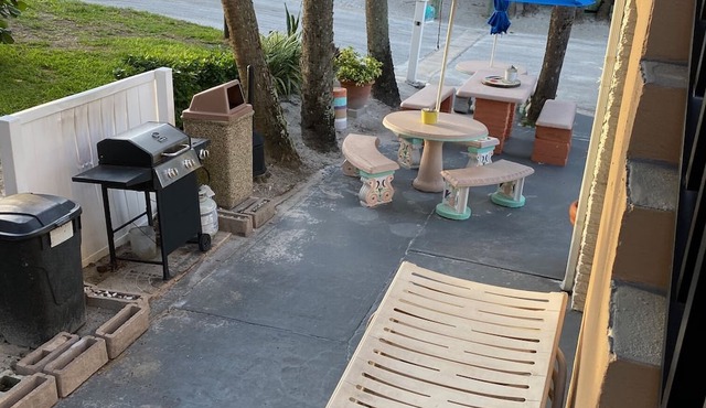 BEACHFRONT CONDO, SIMPLY AMAZING; FREE WIFI CHAIRS BBQ Pkg