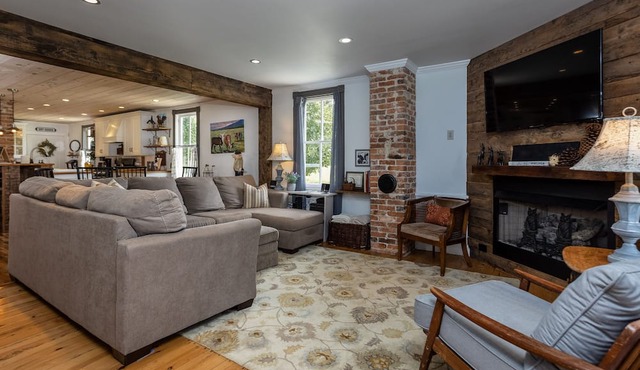 Historical Property, Mountain View’s quiet country life. in Stanley