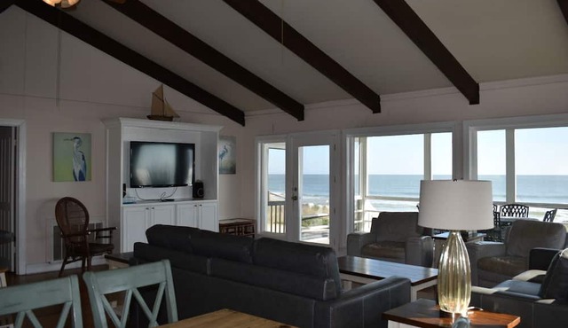 Oceanfront! Flash Sale ! ScreenPorch! Sleeps 14! in Fripp Island