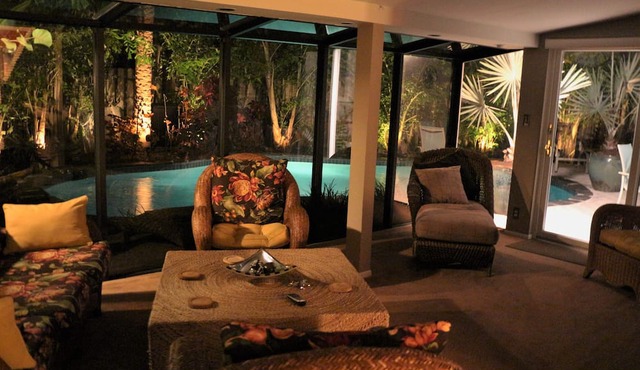 Tropical bliss: private heated pool, steps from the Drive, minutes to the beach! in Wilton Manors