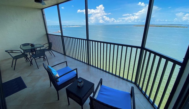 Sanibel Harbour Resort Harbour Tower 1116: Relaxing beachfront condo on the 11th floor