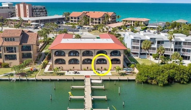 Bay Life - Waterfront - Walk to beach and restaurants - Dock your boat