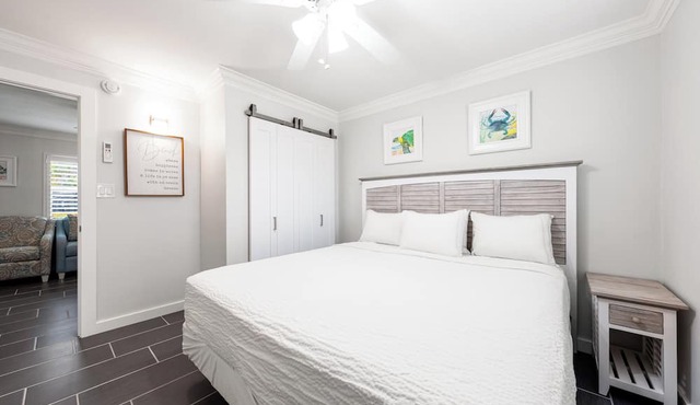 One Bed/One Bath Condo- Step From Siesta Key Beach with Pool On Property!