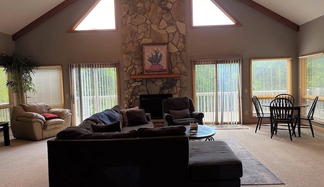 Complimentary boat slip! Affordable 3 Bed House-Pickleball! Close to Clemson! in Sunset