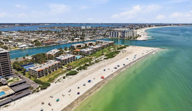 Land's End 402 building 1 TOP floor|Across Pool and Hot tub|Amazing remodel!