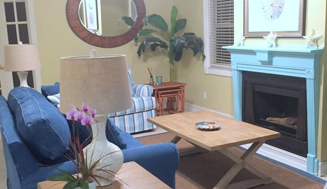 Coastal Cottage, <1 mile to the Beach, near Ritz Carlton!