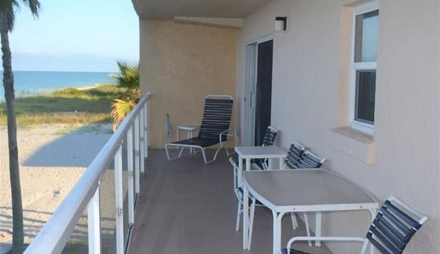 Beachcomber unit 208