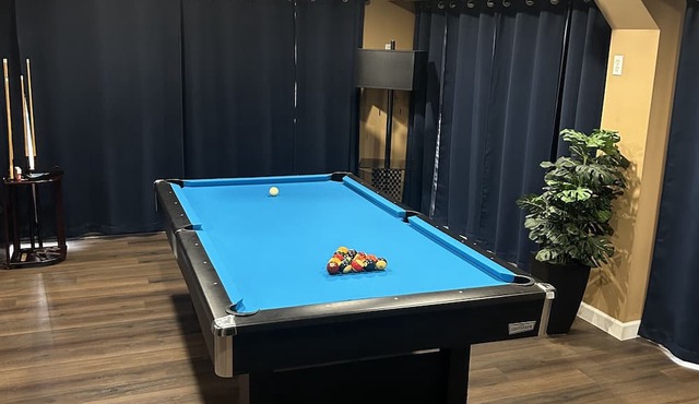 Beautiful 2BR 2BA Home with Private Pool & Jacuzzi - Includes Pool Table