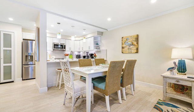 🌺Villa Sanibel 3A: New Coastal Elegance -First Floor-Overlooks Pool🤽‍♀️