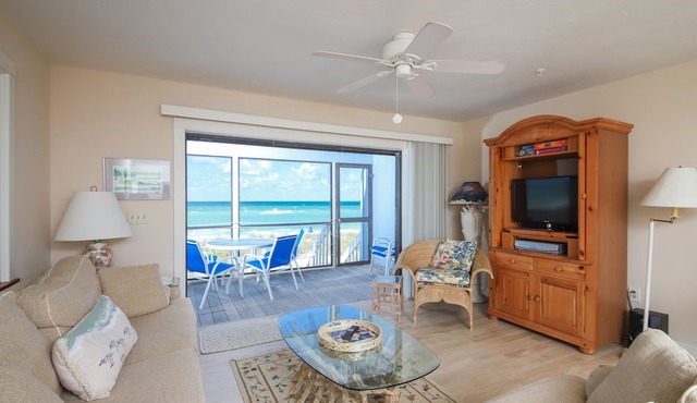 2 Bedrooms on the beach!