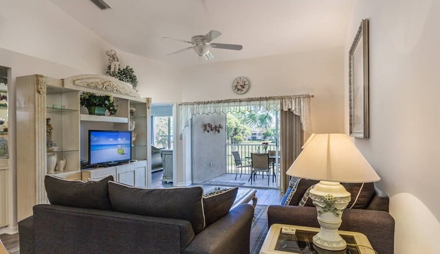 Heritage Oaks Retreat: Country Club Living! Championship Golf, 5 Pools, Clubhouse, & Restaurant