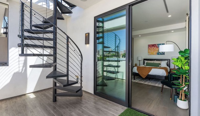 Designer Townhome w/Rooftop by UCLA & Beverly Hills in Los Angeles