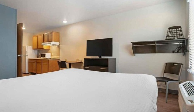 Studio 6 Fort Myers|Cozy Full Bed, Nsmk|Kitchen