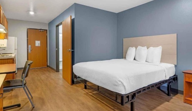 ADA Full Bed,Tub,Nsmk|Kitchen|Studio 6 Fort Myers