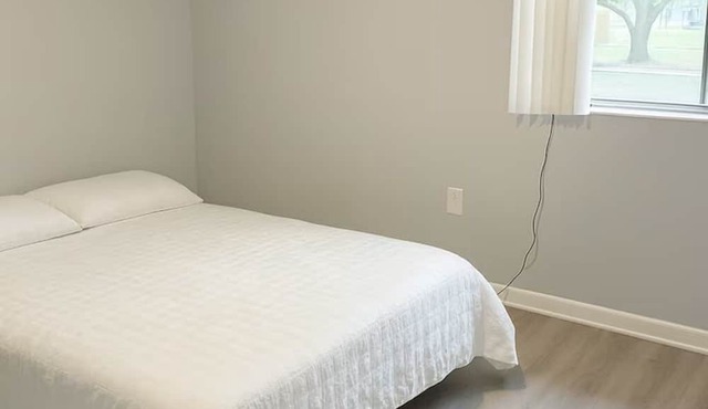 Modern 2 Story Condo w/Pool & Free Parking - 10 min Downtown St Petersburg