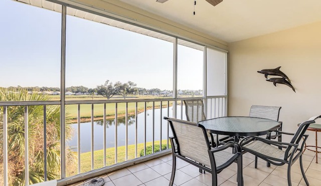 6 Mi to Caspersen Beach! Country Club Condo
