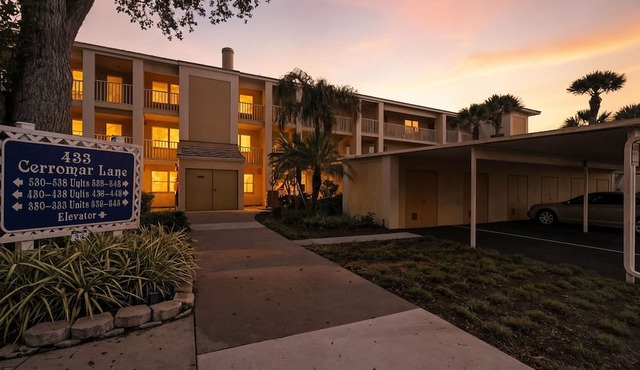 Golf and Country Club privileges! Heated Pool near Wellen Park & Braves Stadium
