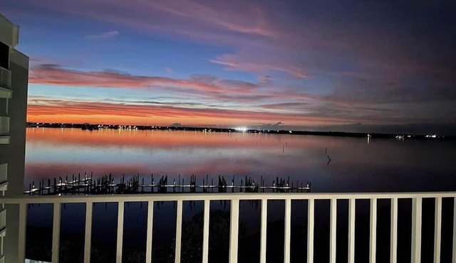 Beautiful 2-BR, 2-Bath Riverfront Condo near the Heart of downtown Ft. Myers in Fort Myers