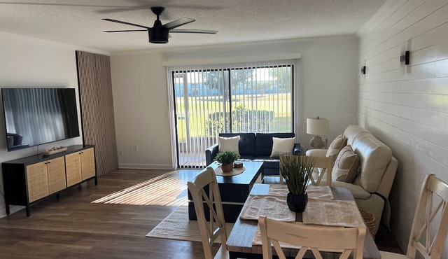 tInviting 2-Bedroom Sarasota Retreat with golf course view