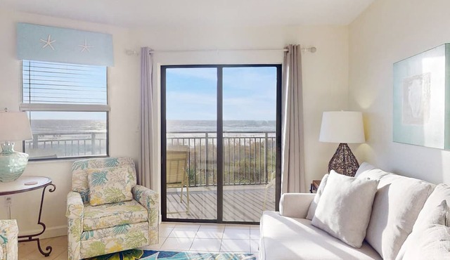 Corner Gulf-front 2BR at Vistas on the Gulf. Heated Pool & Hot Tub. Double Balcony. On the Beach!