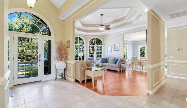 5 bedroom luxurious retreat overlooking the lagoon in Hilton Head Island
