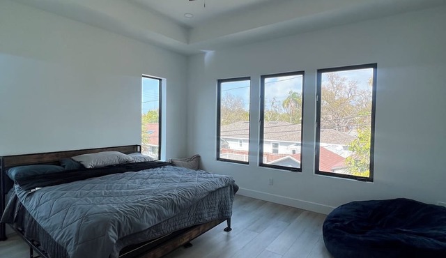 1 mile to Downtown St Petersburg new construction luxury 2,155 sqft home