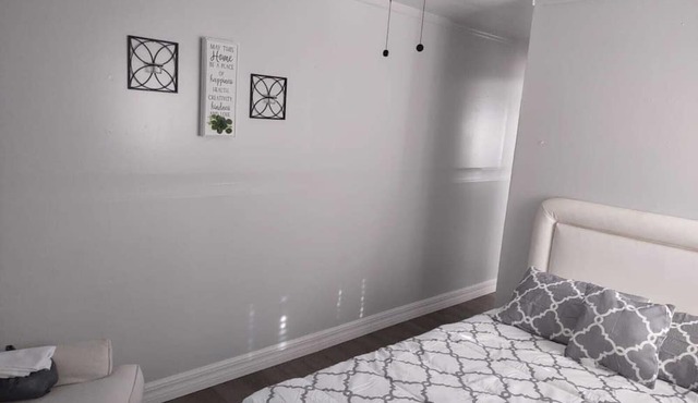 Cozy private space 1-bedroom house in serene Port Charlotte with AC