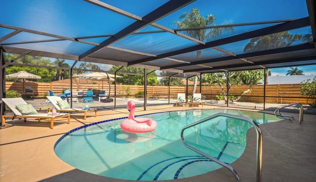 NEW - Pool - Near Beaches - Family Sleeps 14 - Mini Golf - Fire Pit