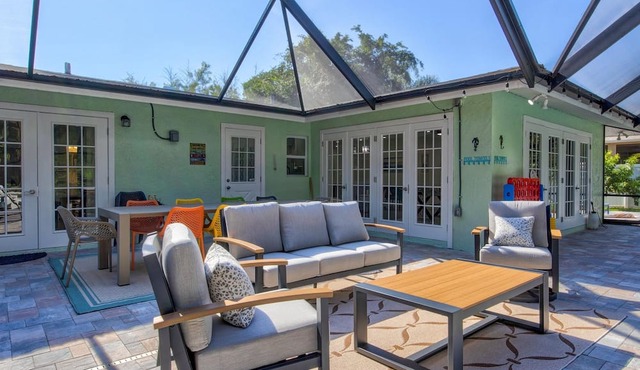 Luxury Getaway | Saltwater Pool, Fire Pit & Games!