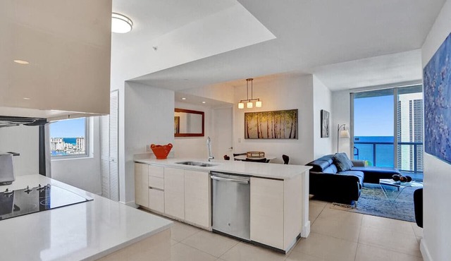 Sky High Ocean View 4 BDR Condo Pool Beach Service 3002