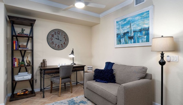 SUNSET OASIS | Resort Condo, w/Golf, Tennis & Fitness – 8 Mi to Beaches