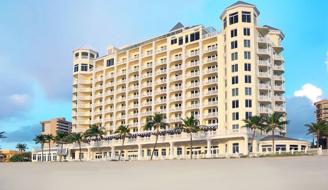 OCEANFRONT Suite in a Beautiful Resort Located Right On The Sand! in Fort Lauderdale