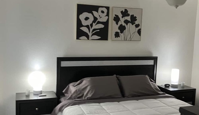 2 bedroom pool house Port Charlotte. Close to shopping.