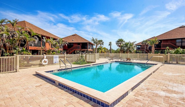 3BR Retreat with Wrap-Around Lanai and Private Beach - Pet Friendly - Signal Inn 15