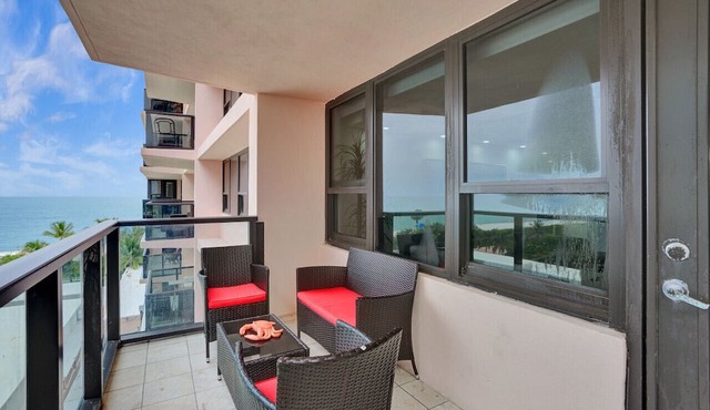 Cozy Ocean View Condo/Beach Service & Pool/808