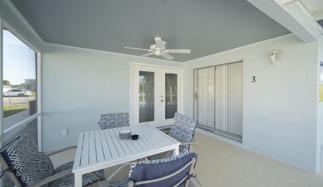 Heated Pool Hangout half mile from Downtown Cape Coral -NEWLY RENOVATED-