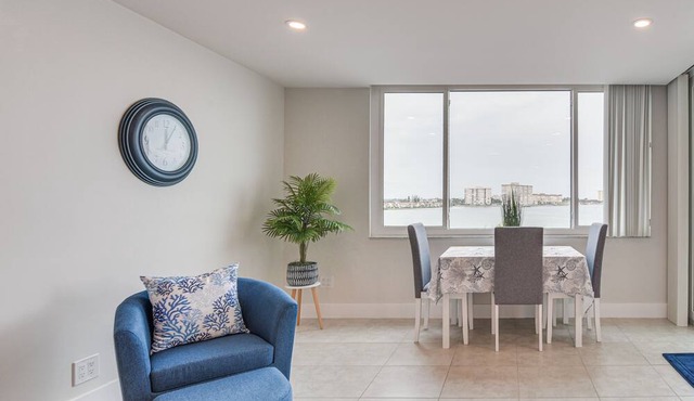 Stylish St Petersburg Condo w/Balcony + Bay Views