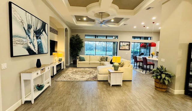 Incredible, spacious and luxurious resort style living with golf privileges. in Bradenton