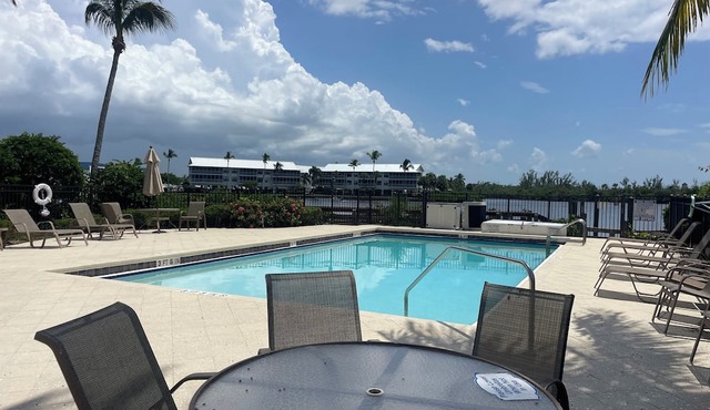 2 bed/2.5 bath Waterfront Condo with 2 pools and great fishing